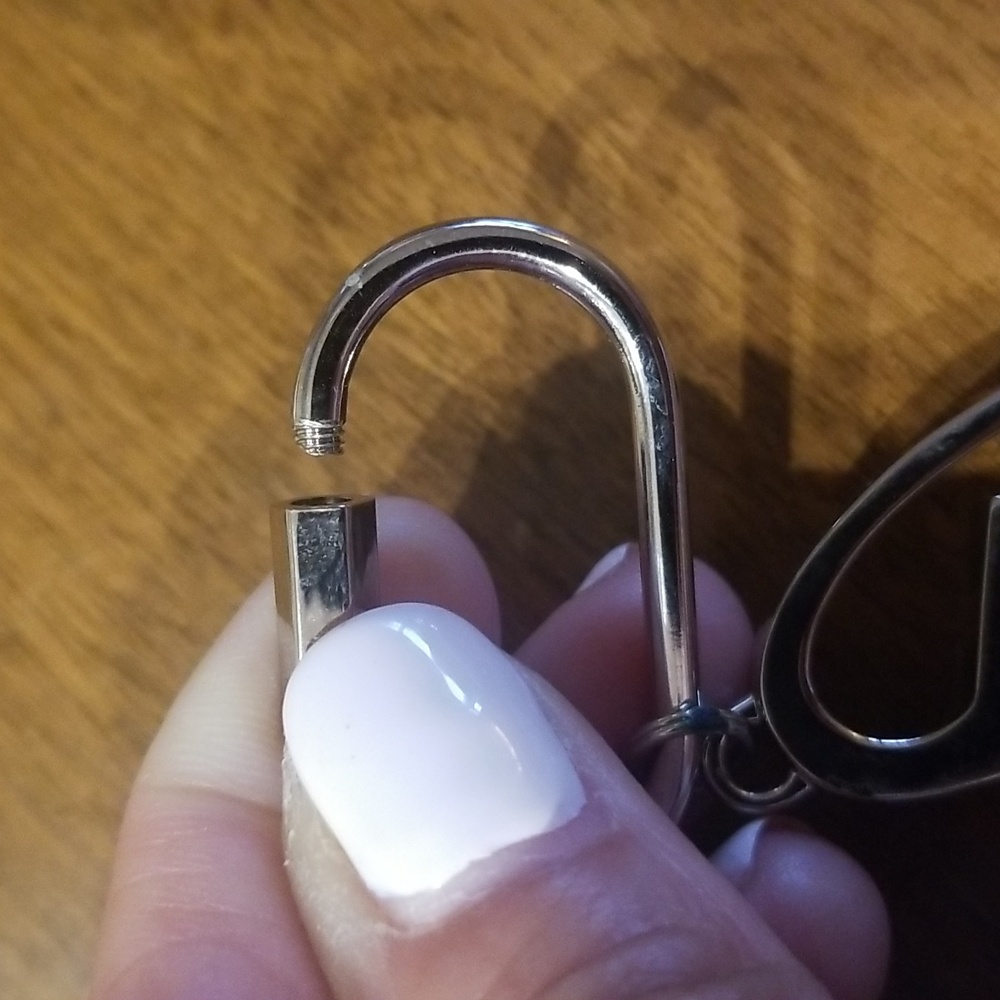 2 Infiniti Logo Keychains - Picture 3 of 3
